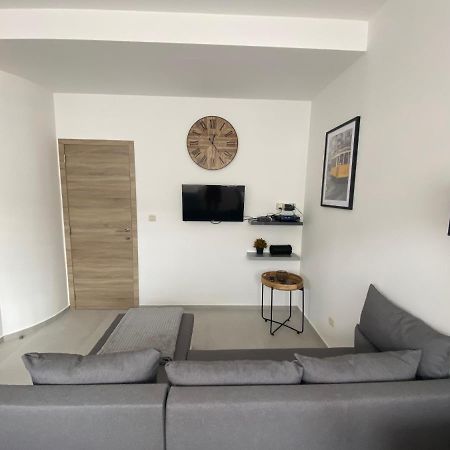 1-C Superbe Appartement Tres Calme Et Bien Decore Шарлероа Екстериор снимка