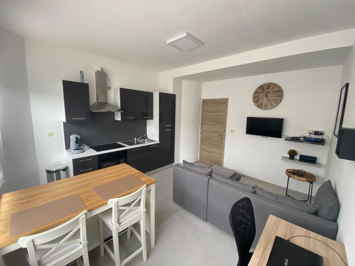 1-C Superbe Appartement Tres Calme Et Bien Decore Шарлероа Екстериор снимка