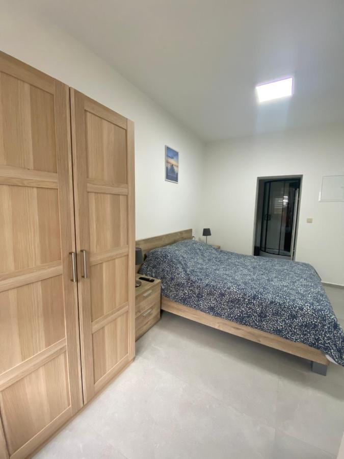 1-C Superbe Appartement Tres Calme Et Bien Decore Шарлероа Екстериор снимка