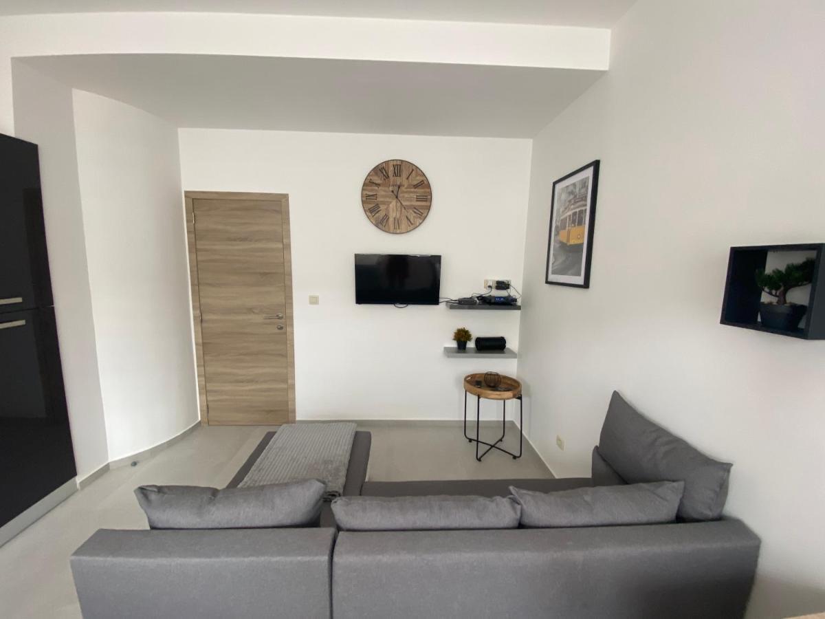 1-C Superbe Appartement Tres Calme Et Bien Decore Шарлероа Екстериор снимка