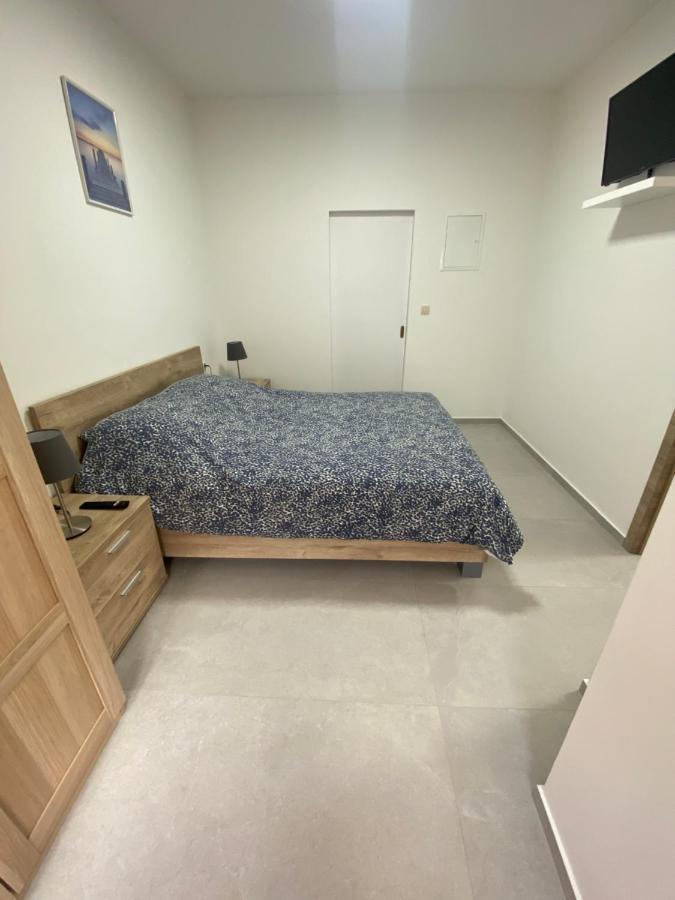 1-C Superbe Appartement Tres Calme Et Bien Decore Шарлероа Екстериор снимка