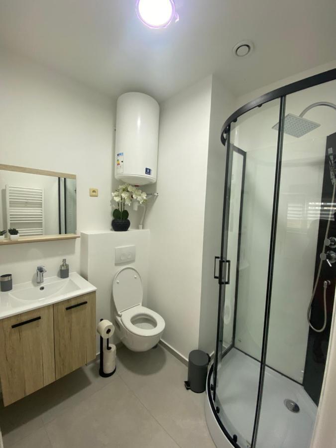 1-C Superbe Appartement Tres Calme Et Bien Decore Шарлероа Екстериор снимка