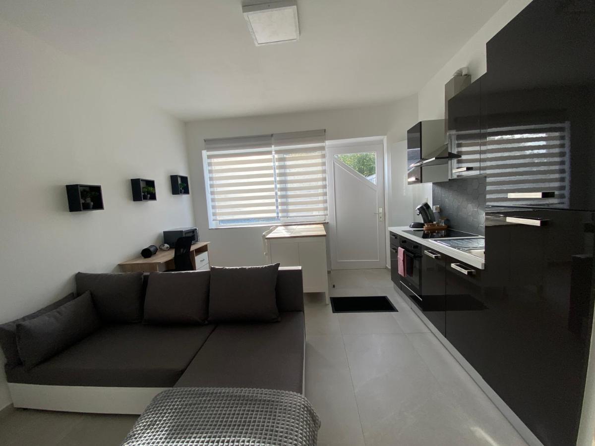 1-C Superbe Appartement Tres Calme Et Bien Decore Шарлероа Екстериор снимка