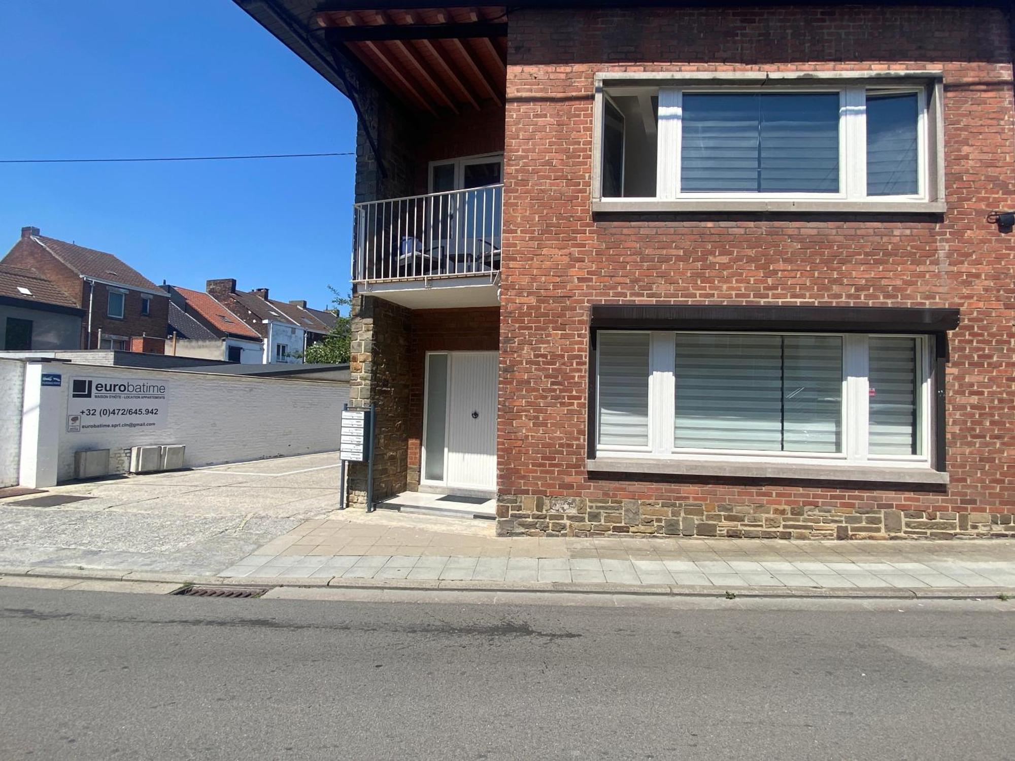 1-C Superbe Appartement Tres Calme Et Bien Decore Шарлероа Екстериор снимка